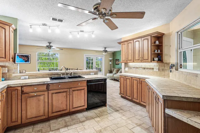  Residence photo 34