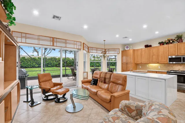 Residence photo 2