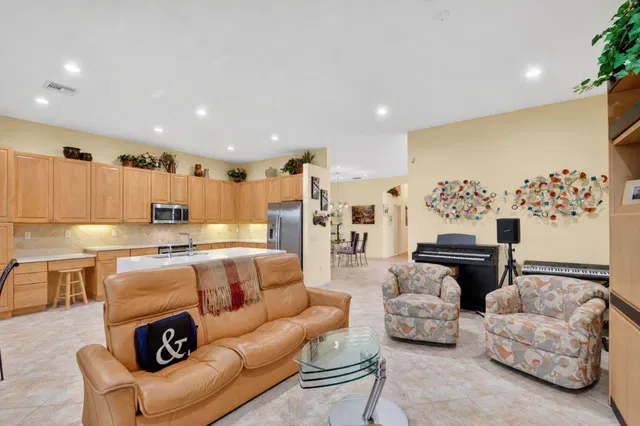Residence photo 3