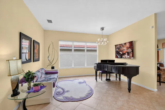 Residence photo 25