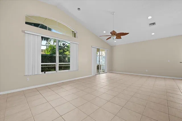  Residence photo 5
