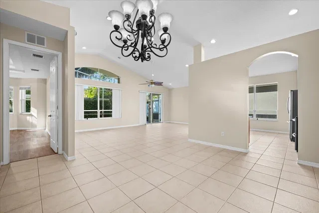  Residence photo 6