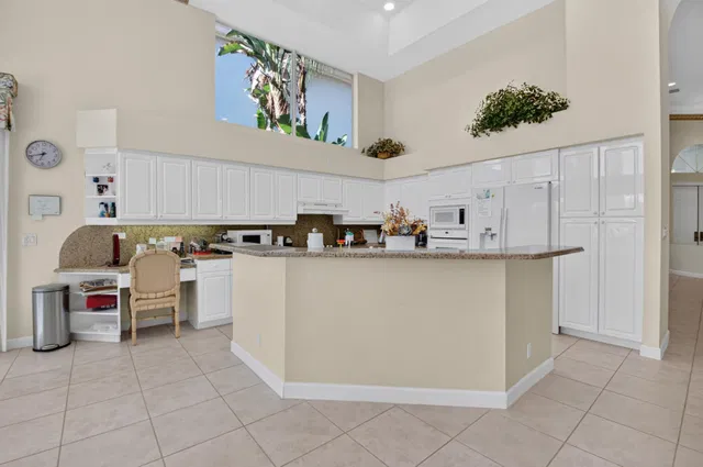 Woodfield Country Club Residence photo 19