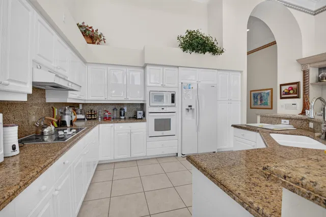 Woodfield Country Club Residence photo 21