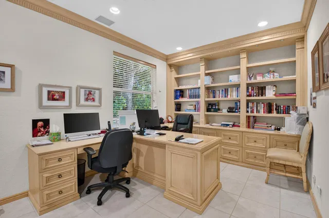 Woodfield Country Club Residence photo 35
