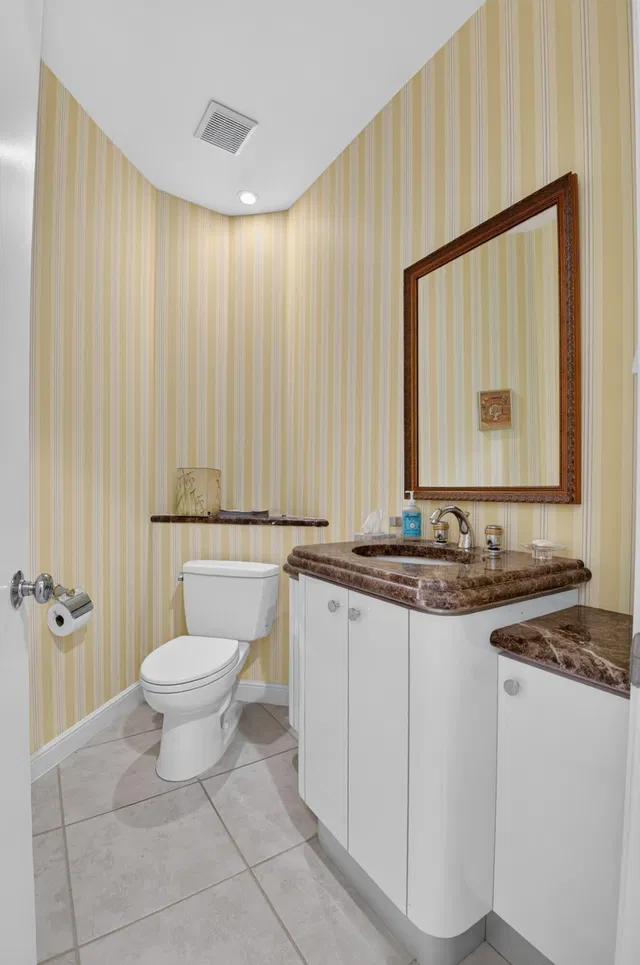 Woodfield Country Club Residence photo 36
