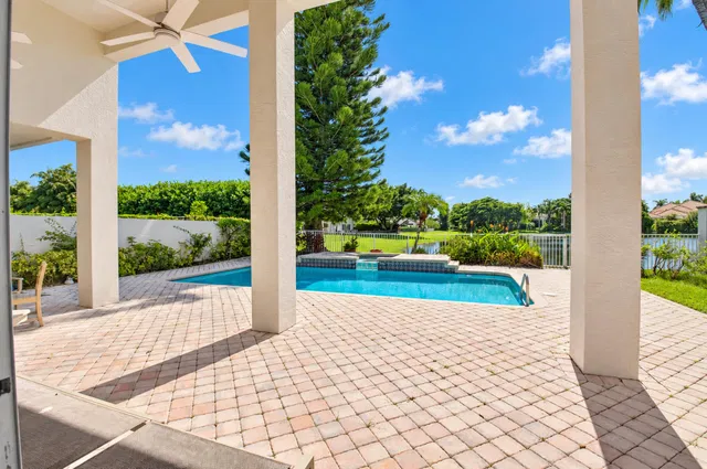 Woodfield Country Club Residence photo 47