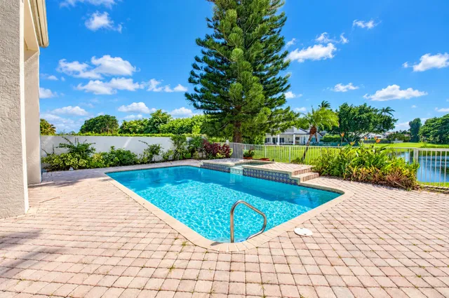 Woodfield Country Club Residence photo 55