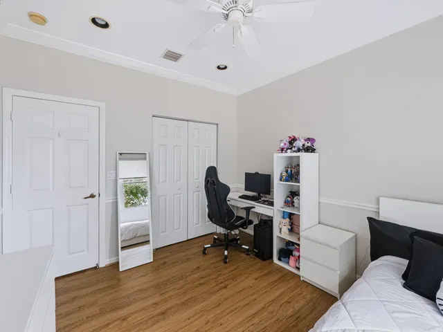 Residence photo 26
