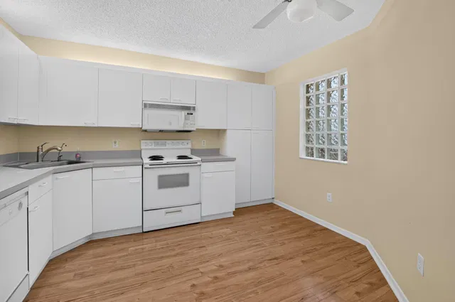 Residence photo 5
