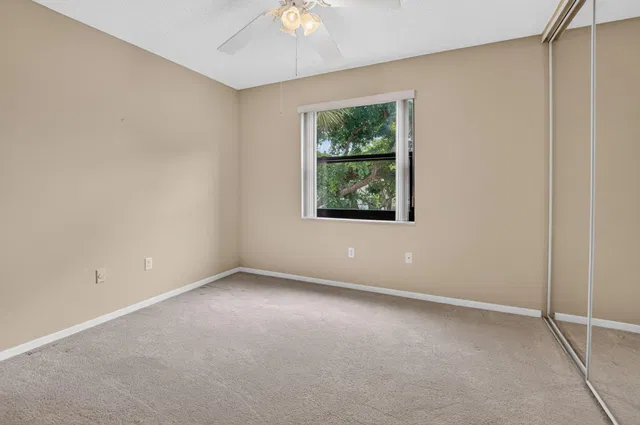 Residence photo 16