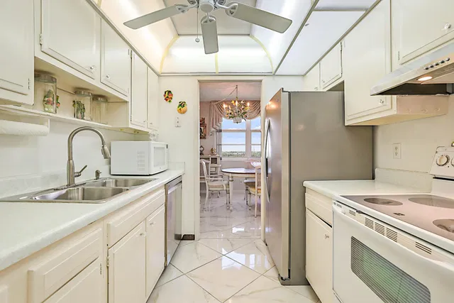  Unit 1408W photo 8