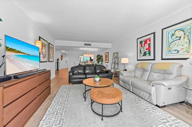 Unit 323 photo 6