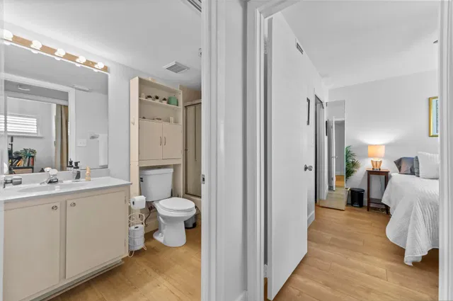 Unit 323 photo 19