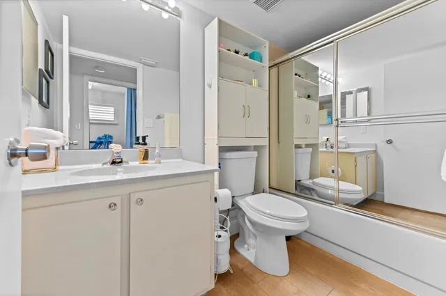 Unit 323 photo 20