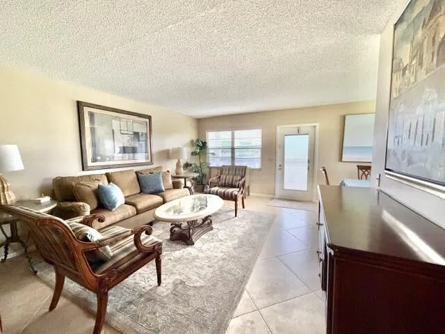 Residence photo 5