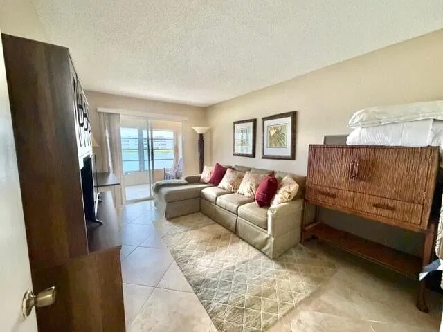Residence photo 9