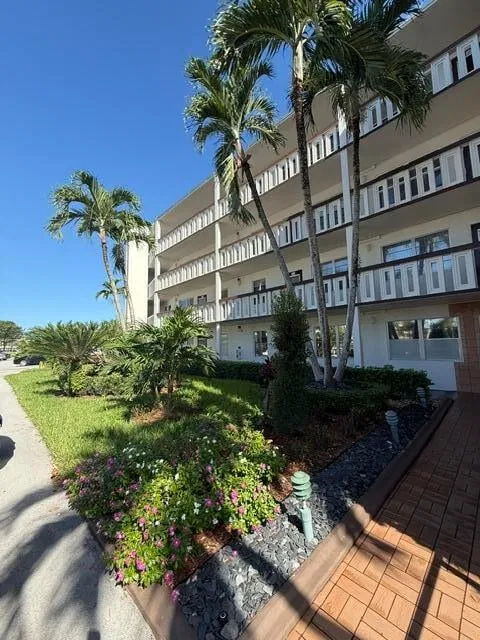 Unit 4008 photo 2