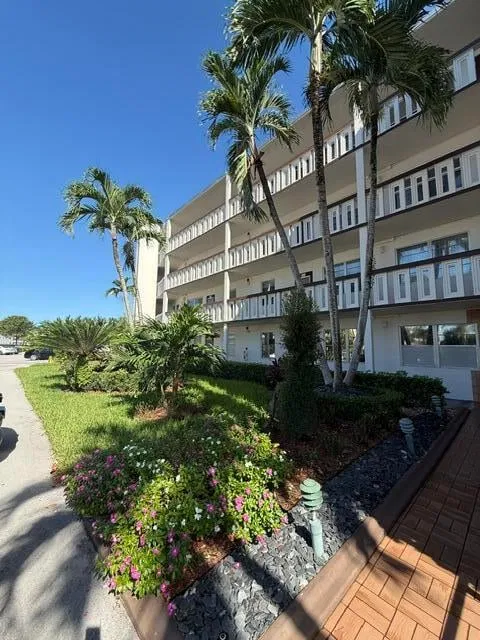 Unit 4008 photo 3