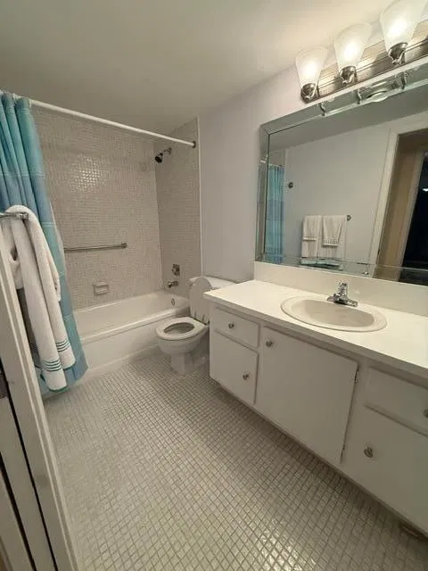 Unit 4008 photo 11