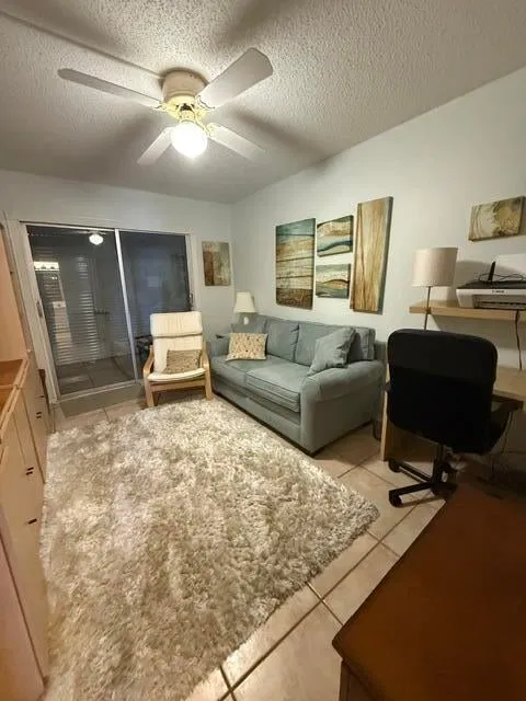 Unit 4008 photo 12