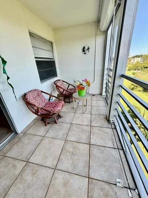 Unit 4008 photo 13