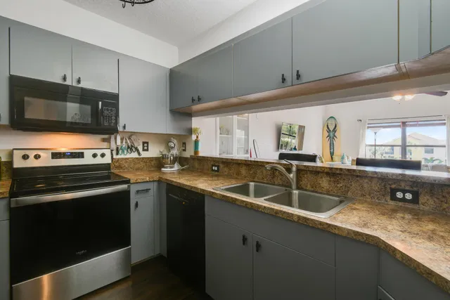 Unit 403 photo 11