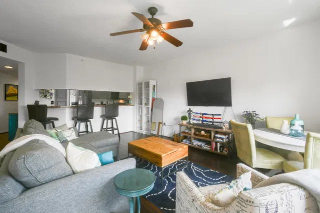 Unit 403 photo 16