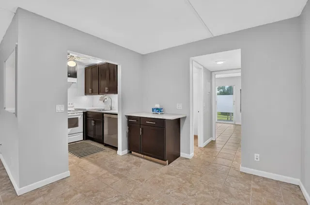 Unit 233 photo 2