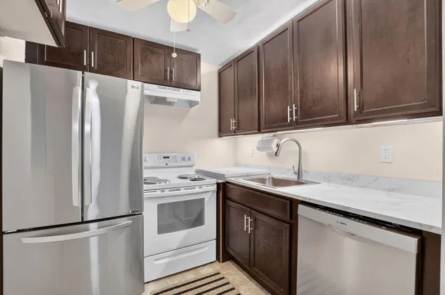 Unit 233 photo 4