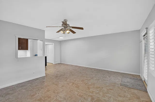 Unit 233 photo 5