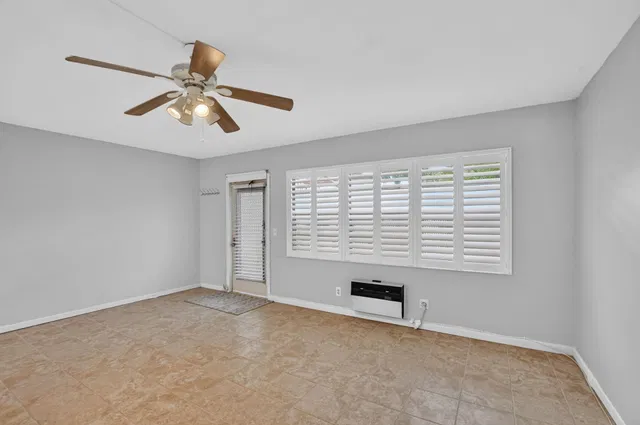 Unit 233 photo 9