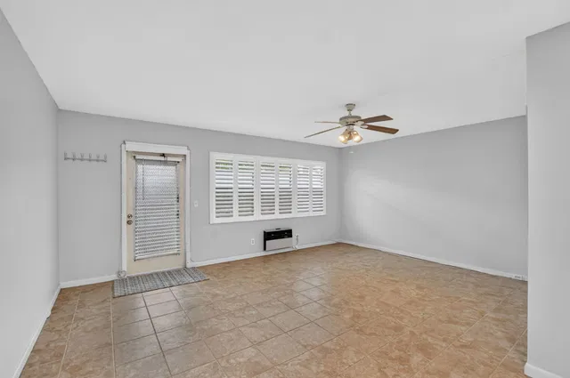 Unit 233 photo 10