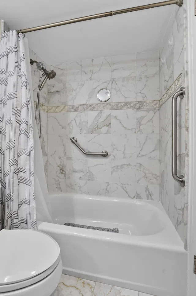 Unit 233 photo 11
