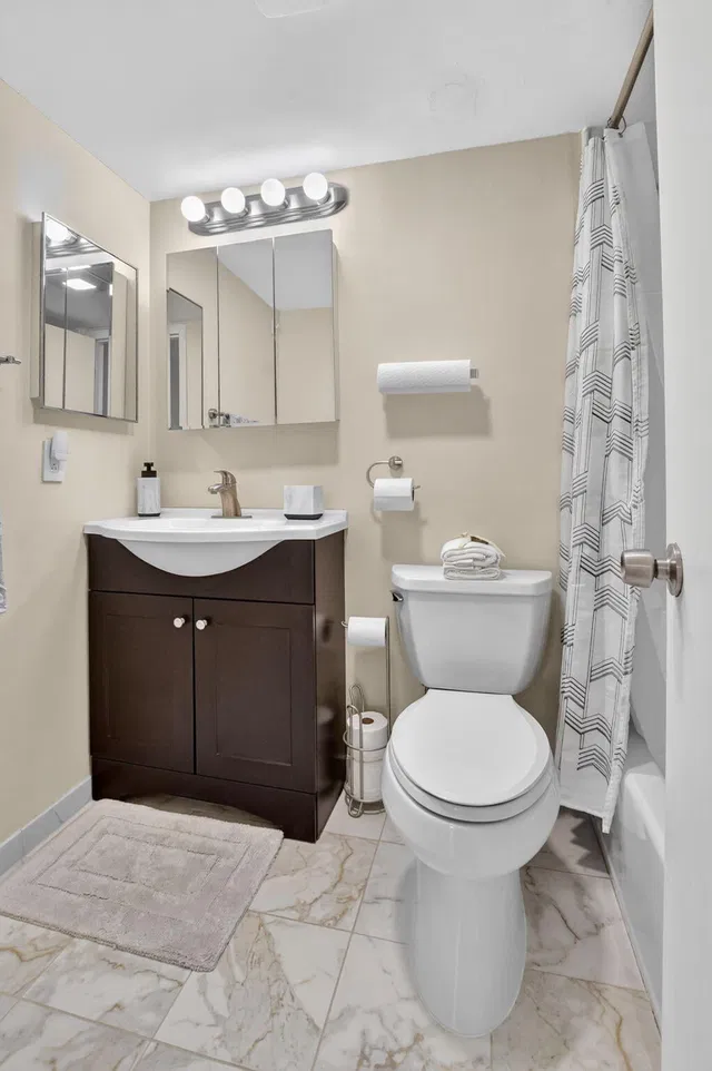 Unit 233 photo 12
