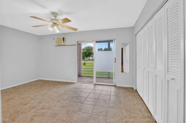 Unit 233 photo 15