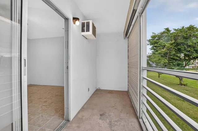 Unit 233 photo 16