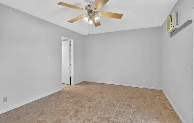 Unit 233 photo 18