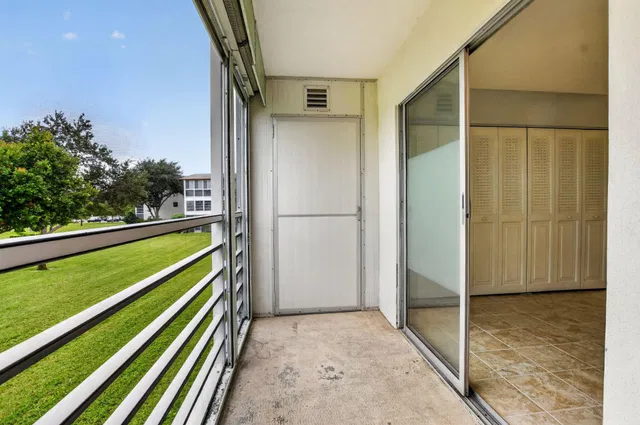Unit 233 photo 19