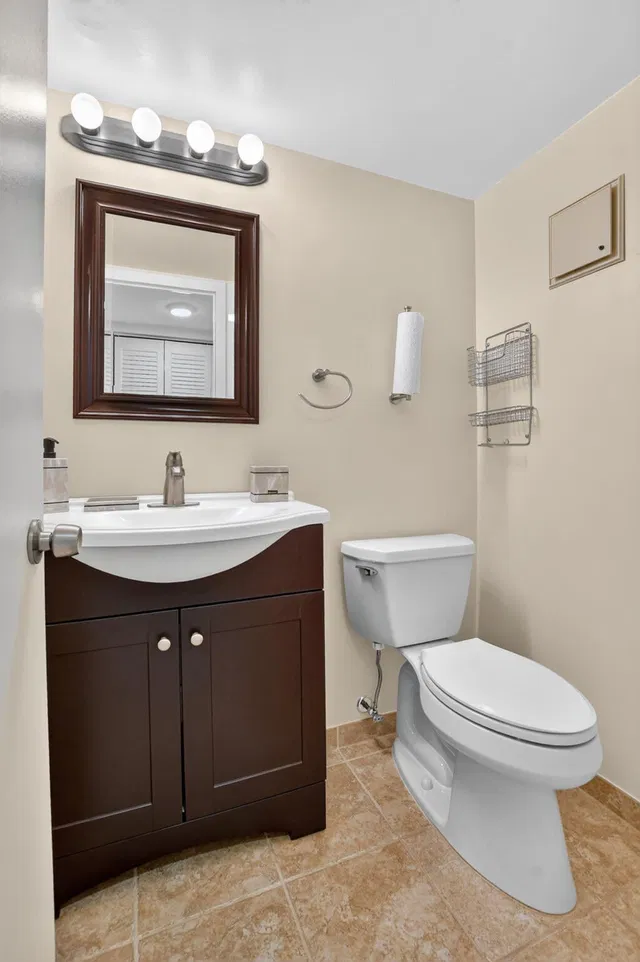 Unit 233 photo 23