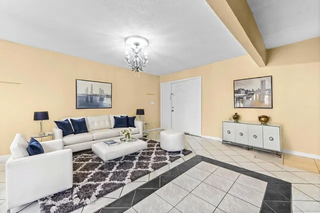  Residence photo 4