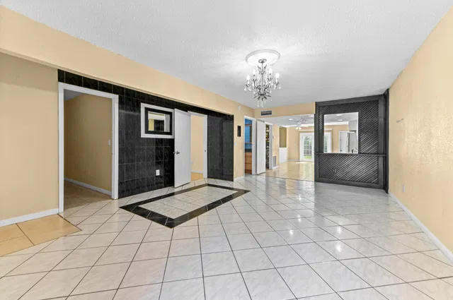  Residence photo 6