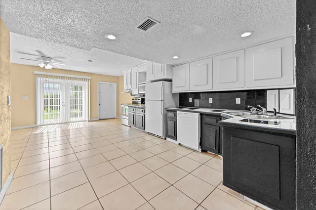  Residence photo 7