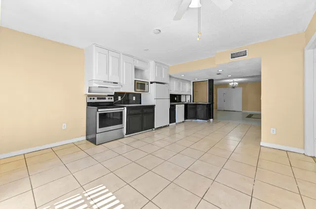  Residence photo 8