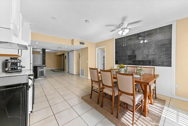  Residence photo 9