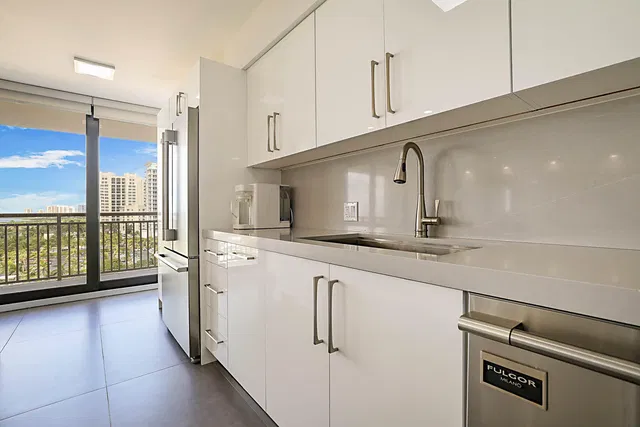 Singer Island Unit 1005 photo 11