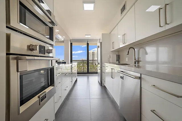 Singer Island Unit 1005 photo 17