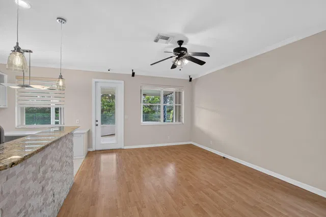  Residence photo 9