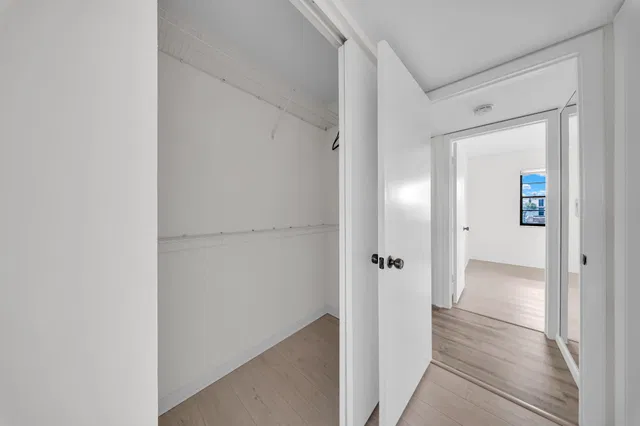 Unit 305 photo 18