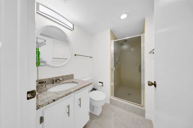 Unit 305 photo 22